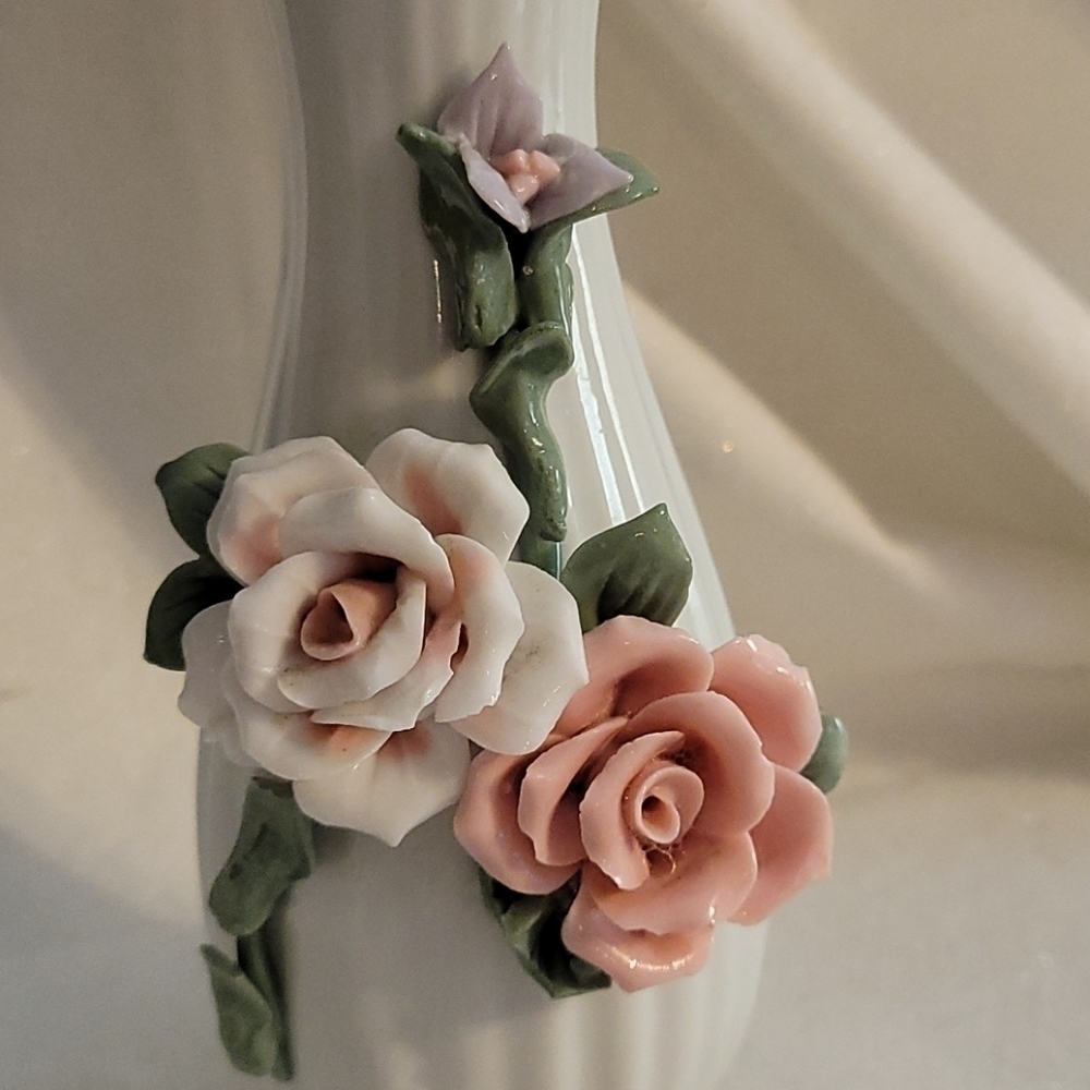 VTG 1960s-1970s Porcelain Raised Rose Bud Regency Shabby Chic Vase - Picture 2 of 5